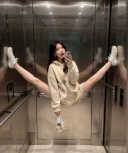 AI生成电梯一字马美女制作教程，条条流量上万，别再在外面被割韭菜了，全流程实操-云途资源库